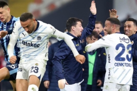 fenerbahcede-cenk-tosun-siftahi-yapti-resmi-maclardaki-ilk-gol-2qi1BsOf.jpg