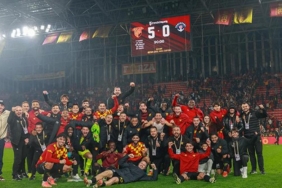 goztepe-taraftarinin-onunde-kaybetmiyor-uT9Y7IrR.jpg