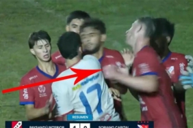yumrukla-rakibini-bayiltti-futbol-maci-boks-macina-dondu-QrHHNBwZ.jpg