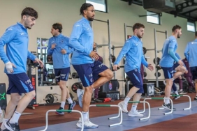 trabzonspor-goztepe-mesaisini-surduruyor-7UEzgsNa.jpg