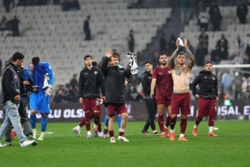besiktas-taraftarindan-helal-olsun-dedirtecek-hareket-hataysporlu-oyuncular-duygulandi-6A3dQYwX.jpg