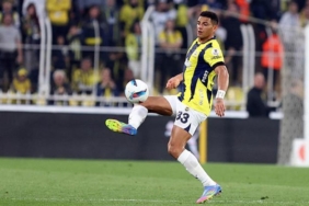 fenerbahcede-elestirilerin-hedefinde-diego-carlos-var-oyundan-cikarken-isliklandi-fwU9Yisi.jpg