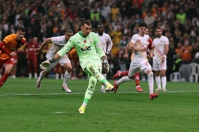 kemerburgaza-bir-heykel-dikilecekse-onun-heykeli-olurdu-galatasarayin-25-sampiyonluk-zaferinin-ardindan-acikladi-gozyaslarian-LqjH1Dik.jpg