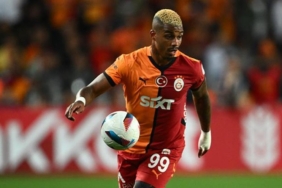 lemina-paylasti-galatasaray-soyunma-odasinda-kupa-coskusu-qenIE8KE.jpg