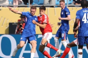 benfica-chelsea-maci-yarida-kaldi-tribunler-ise-bosaltildi-bxL25m9J.jpg