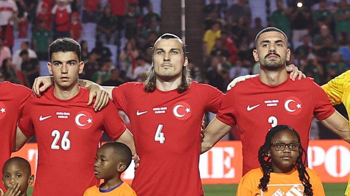 merih-demiral-turkiyenin-gurur-duydugu-bir-milli-takim-var-aziz-sancar-ziyaretini-yorumladi-qsqfPrTU.jpg