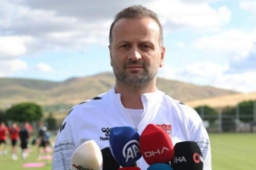 sivasspor-osman-zeki-korkmazdan-rey-manaj-aciklamasi-kotu-gunleri-arkada-birakacagiz-aBRDjFd4.jpg