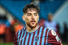 trabzonsporun-en-istikrarli-ismi-belli-oldu-hem-savundu-hem-de-atti-IvlxLr7S.jpg