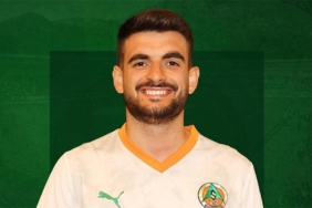 alanyaspor-fatih-aksoy-ile-2-yillik-yeni-sozlesme-imzaladi-Myj9ZmrA.jpg