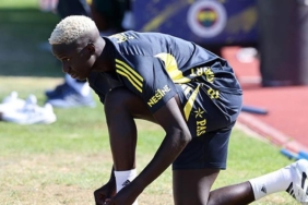 fenerbahcede-yeni-transfer-abdou-aziz-fall-kampa-katildi-SxjTahx3.jpg