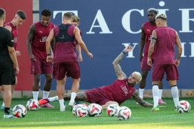 galatasaray-hazirliklarini-cift-idmanla-surdurdu-XKFQrlVr.jpg