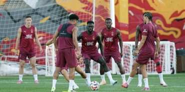 galatasaray-sezon-hazirliklarina-devam-etti-5zUBq5tv.jpg
