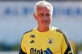 jose-mourinhonun-yeni-gozdesi-bartug-elmaz-ovgu-dolu-sozler-wPpLFD7m.jpg