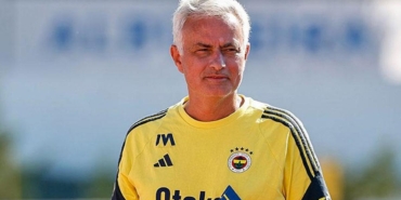 jose-mourinhonun-yeni-gozdesi-bartug-elmaz-ovgu-dolu-sozler-wPpLFD7m.jpg