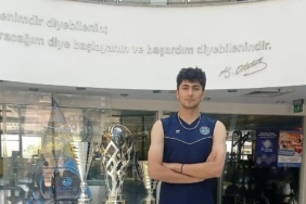 nejat-efe-arkasda-YUcSAMBH.jpeg