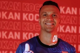 okan-kocuk-imzayi-atti-SEVS16xg.jpg