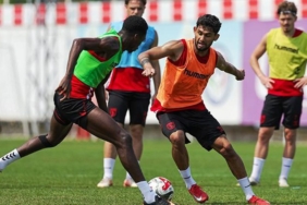 samsunspor-ebrima-ceesay-ile-3-yillik-sozlesme-imzaladi-tTO9My6m.jpg