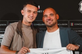 sneijder-imzayi-atti-asYI9uWu.jpg