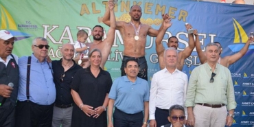 ali-gurbuz-karamursel-yagli-pehlivan-gureslerinde-baspehlivan-oldu-utAASqt6.jpg