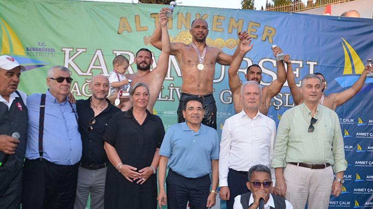 ali-gurbuz-karamursel-yagli-pehlivan-gureslerinde-baspehlivan-oldu-utAASqt6.jpg