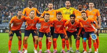 basaksehir-play-off-icin-sahaya-cikiyor-SuK6YJb2.jpg