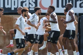 besiktasa-st-patricks-maci-oncesi-kotu-haber-felix-uduokhai-idmana-katilmadi-w1H5cJDA.jpg