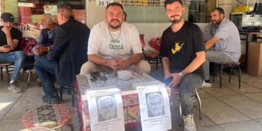 fenerbahce-taraftarlari-mourinho-icin-helva-dagitti-BzUULU7u.jpg
