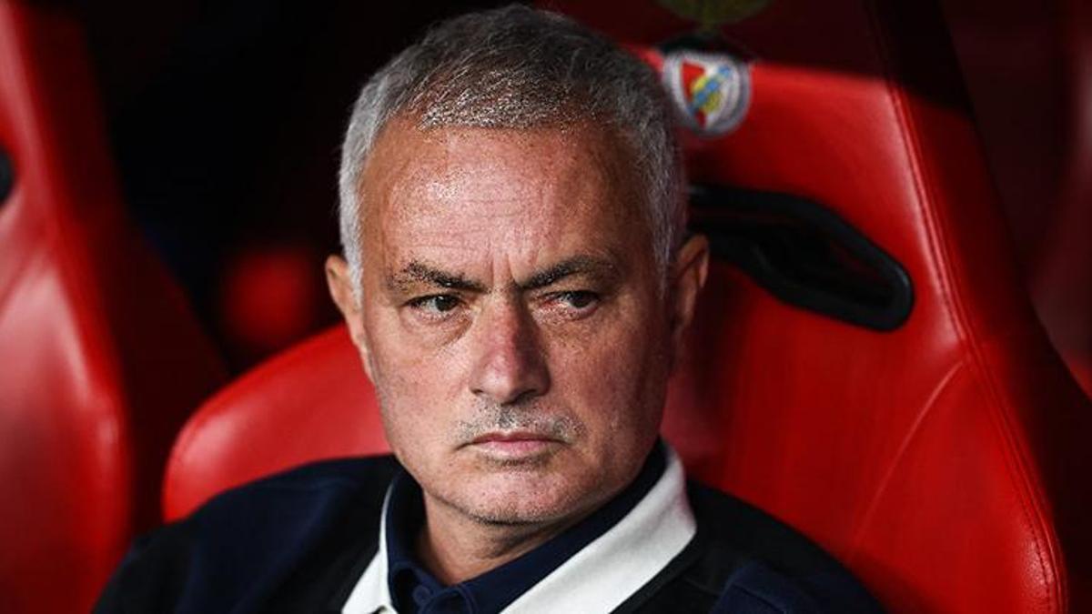 fenerbahcede-jose-mourinho-donemi-yaklasik-15-ay-surdu-O6IFymwg.jpg