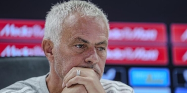 fenerbahcede-jose-mourinhodan-3-yildiz-surprizi-feyenoord-macinda-ilk-11-WhC7KVYu.jpg