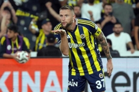 fenerbahcenin-bu-sezon-super-ligdeki-ilk-golu-milan-skriniardan-3UeQaXgN.jpg