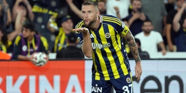 fenerbahcenin-bu-sezon-super-ligdeki-ilk-golu-milan-skriniardan-3UeQaXgN.jpg