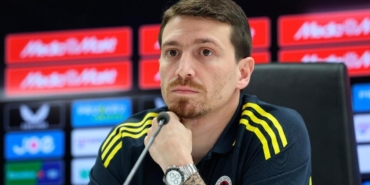 feyenoord-maci-oncesi-fenerbahcede-mert-hakan-yandastan-kaptanlik-ve-sakatlik-aciklamasi-QAz6LESC.jpg