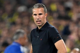 feyenoord-teknik-direktoru-robin-van-persie-olu-toplardan-iyi-pozisyonlar-urettiler-E9epaFO5.jpg