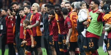 galatasaraydan-3-lige-gitti-transferde-surpriz-bir-gelisme-tmrNbbbH.jpg