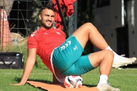 karsiyaka-omer-faruku-bekliyor-BJh7D52T.jpg