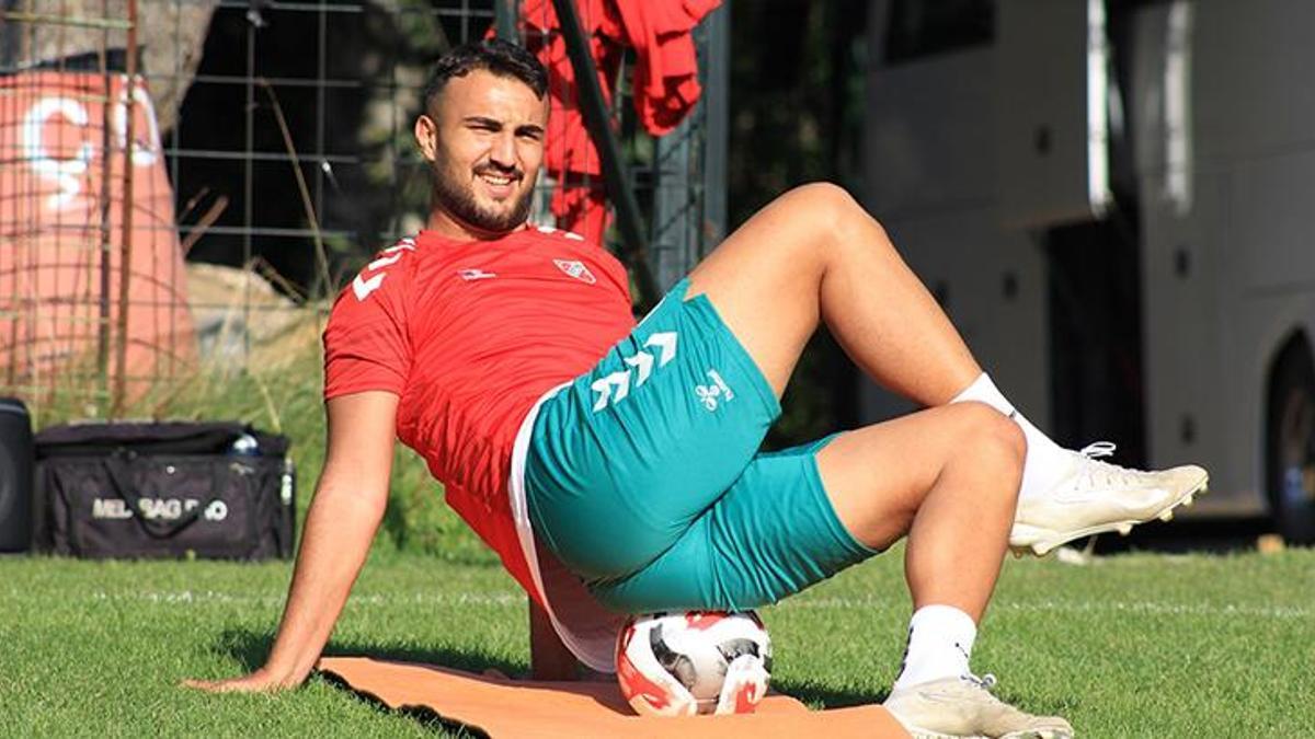 karsiyaka-omer-faruku-bekliyor-BJh7D52T.jpg