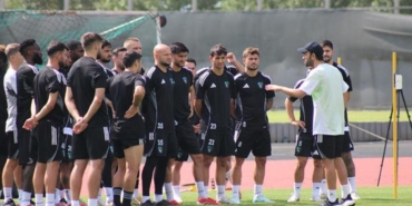 kocaelispor-ile-samsunspor-22-yil-sonra-super-ligde-karsi-karsiya-geliyor-PAxXjKp9.jpg