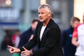 ole-gunnar-solskjaer-galibiyetle-nefes-aldi-8JI1B7Gq.jpg