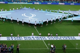 psg-tottenham-macinda-olay-igreniyoruz-korkaklar-uefanin-pankarti-dikkat-cekti-israilin-adi-yine-gecmedi-Tq4OGLCq.jpg