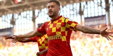 romulo-bombasi-rekorla-transfer-oluyor-xZGIgmCb.jpg