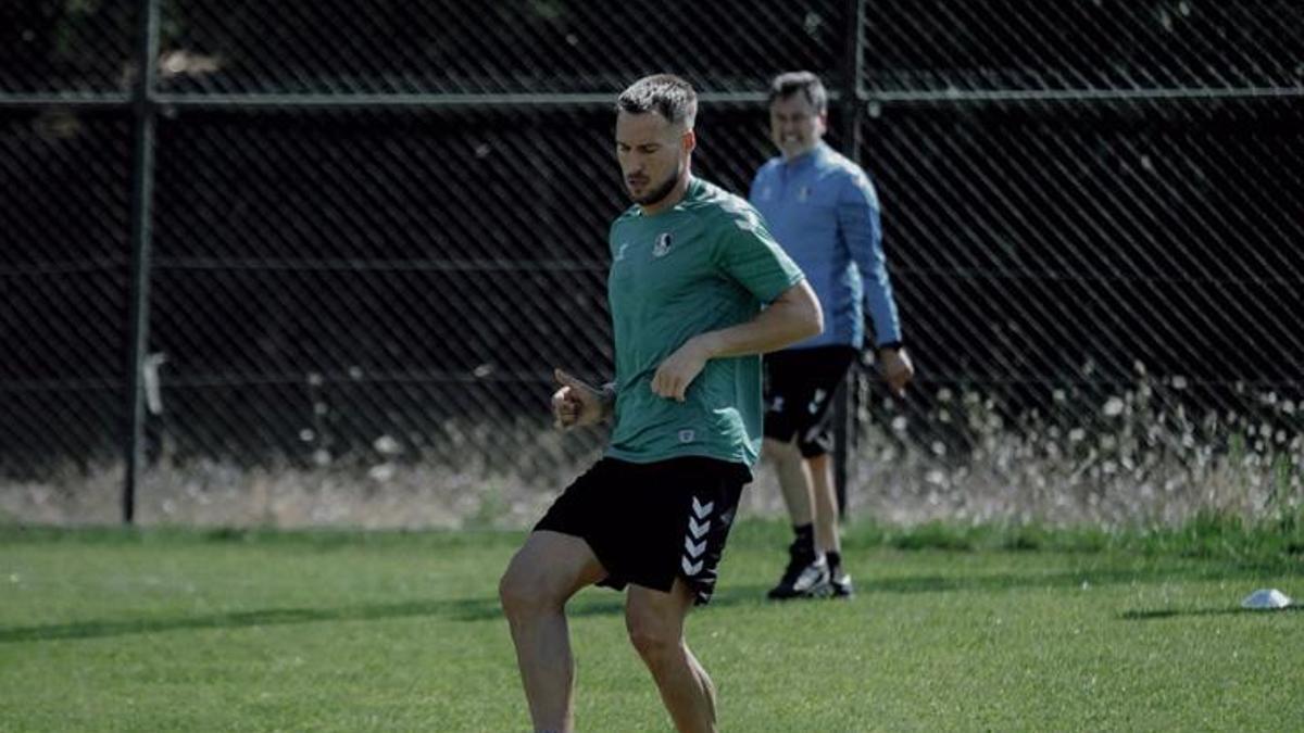 sakaryaspor-hazirliklara-devam-etti-bsjyrZ7G.jpg