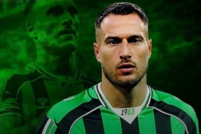 sakaryaspor-yeni-transferini-resmen-acikladi-OiGV1j65.jpg