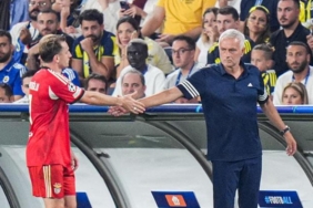 sosyal-medya-yikildi-kerem-akturkoglu-jose-mourinho-Z5VYDJp7.jpg