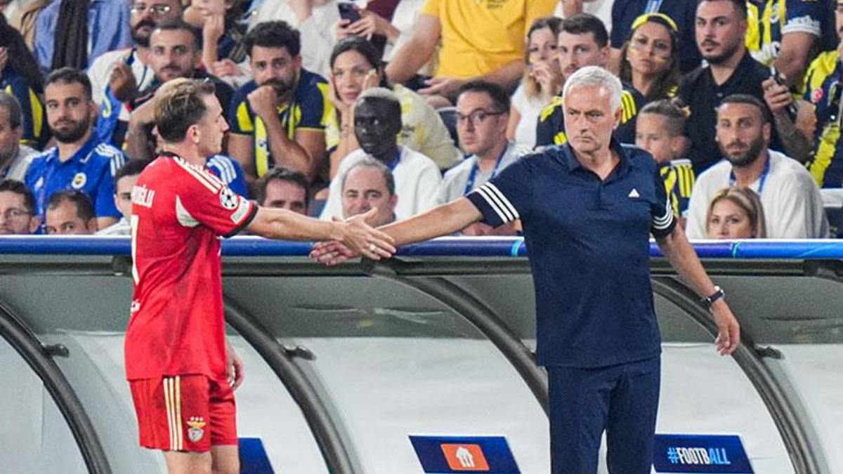 sosyal-medya-yikildi-kerem-akturkoglu-jose-mourinho-Z5VYDJp7.jpg