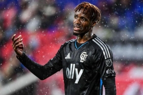 wilfried-zaha-cilgina-dondu-galatasaraydan-sonra-abdde-de-olay-cikartti-ikMPKnWI.jpg