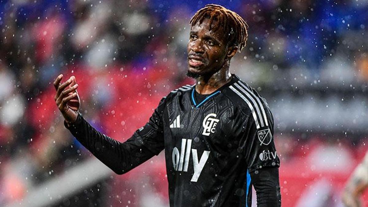 wilfried-zaha-cilgina-dondu-galatasaraydan-sonra-abdde-de-olay-cikartti-ikMPKnWI.jpg
