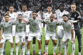 yildiz-oyuncu-kirmizi-kart-gordu-besiktas-10-kisi-kaldi-m6dhnwcx.jpg