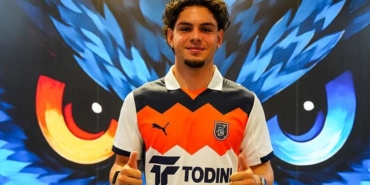 basaksehir-tugra-turhan-ile-3-yillik-anlasma-sagladi-fmQLkb1l.jpg