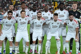 besiktasta-yaprak-dokumu-ernest-mucinin-ardindan-iki-ayrilik-daha-MA5ASIFc.jpg