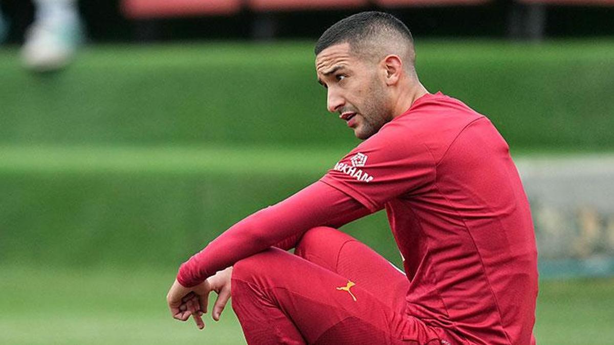 galatasarayin-eski-yildizi-icin-surpriz-transfer-gelismesi-eski-hocasiyla-bulusuyor-RrxvvuQh.jpg